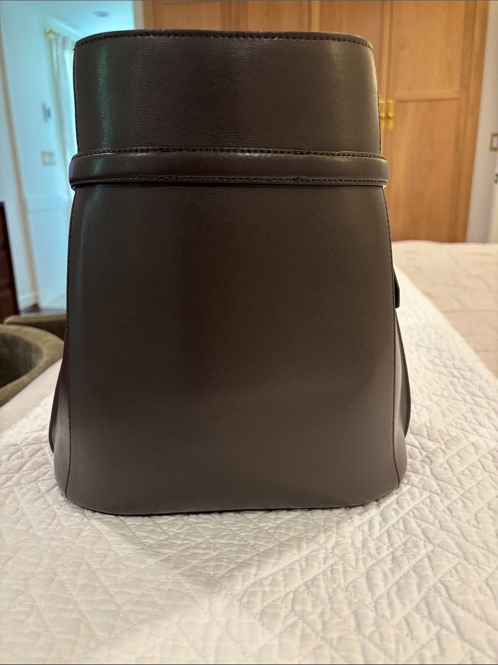 Toteme Belted leather bucket bag - Picture 10 of 16